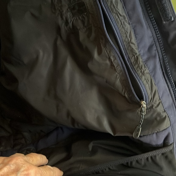 L.L. Bean Men's Primaloft Navy jacket. Size XL. Very Good Condition and Warm. - Picture 14 of 16